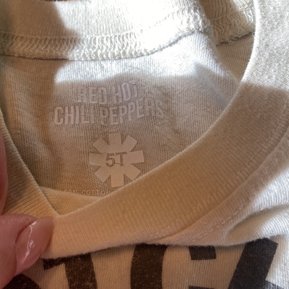 Red Hit Chili Peppers Tee - Picture 3 of 3